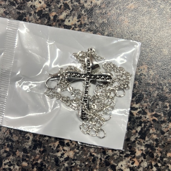 NWT✝️ 20” MEN’S/UNISEX BLACK/SILVER STAINLESS STEEL CROSS PENDANT CHAIN NECKLACE - Picture 7 of 7